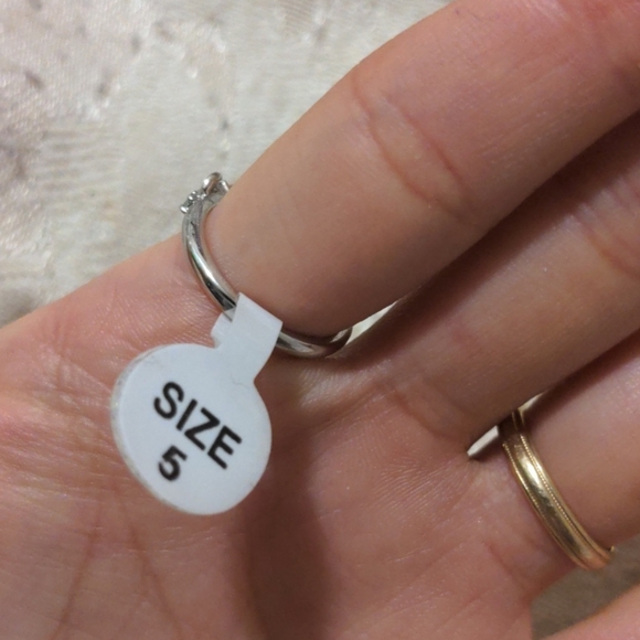 Blue gemstone ring with leaf detailing - Picture 3 of 3